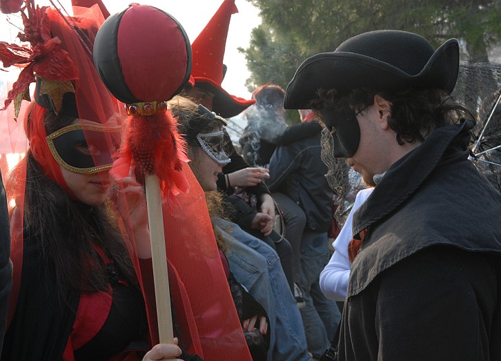 Ai lati della piazza - Carnevale di Venezia