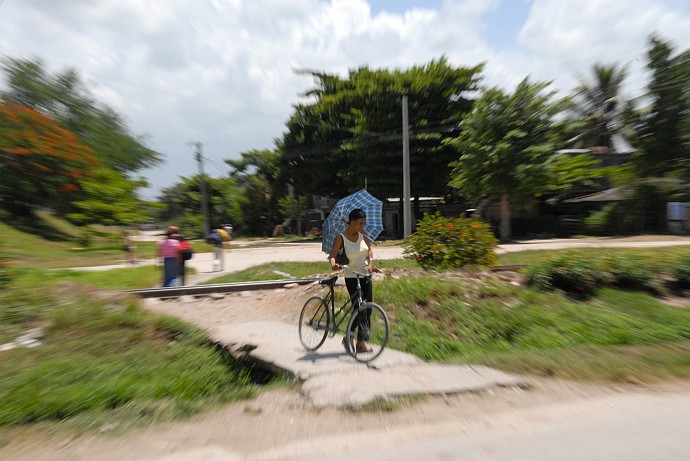 Ombrello e bicicletta - Fotografia di Bayamo - Cuba 2010