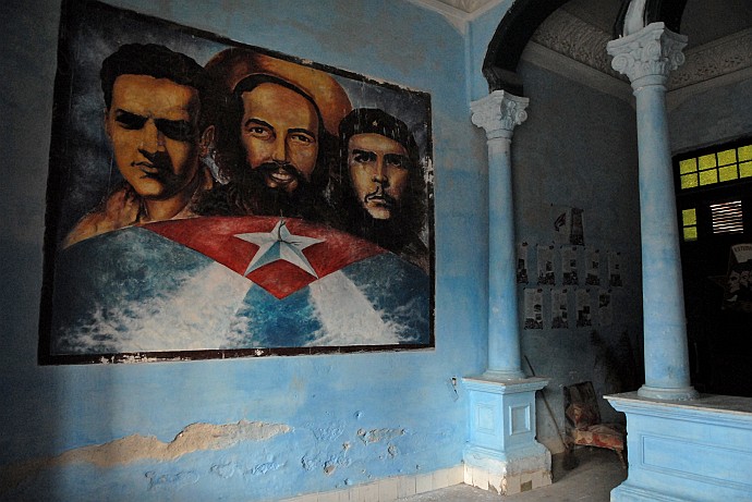 Murales in un interno - Fotografia di Holguin - Cuba 2010