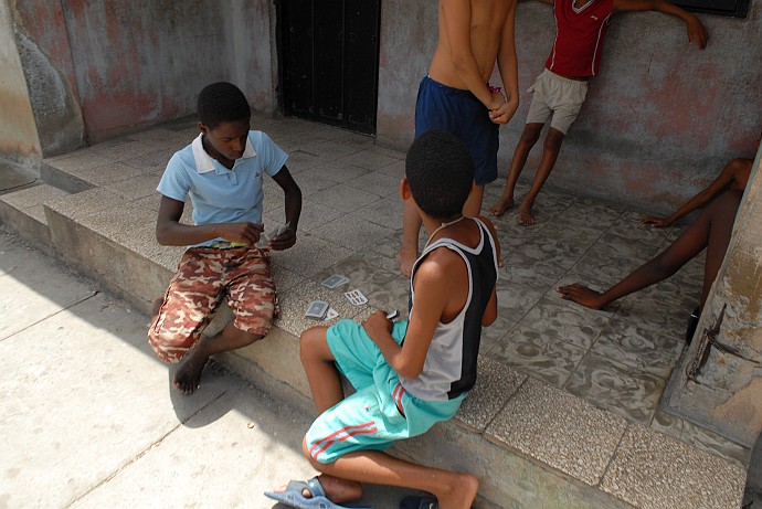 Giocando a carte - Fotografia di Santiago di Cuba - Cuba 2010