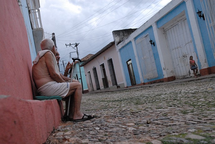 Anziani seduti - Fotografia di Trinidad - Cuba 2010