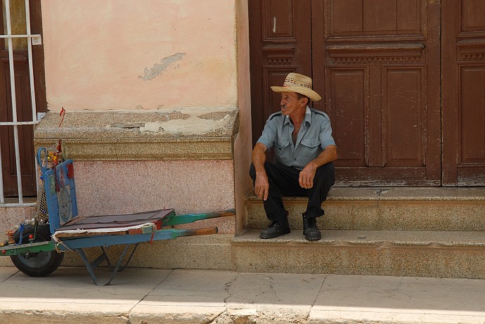 Persona con carro - Fotografia di Trinidad - Cuba 2010