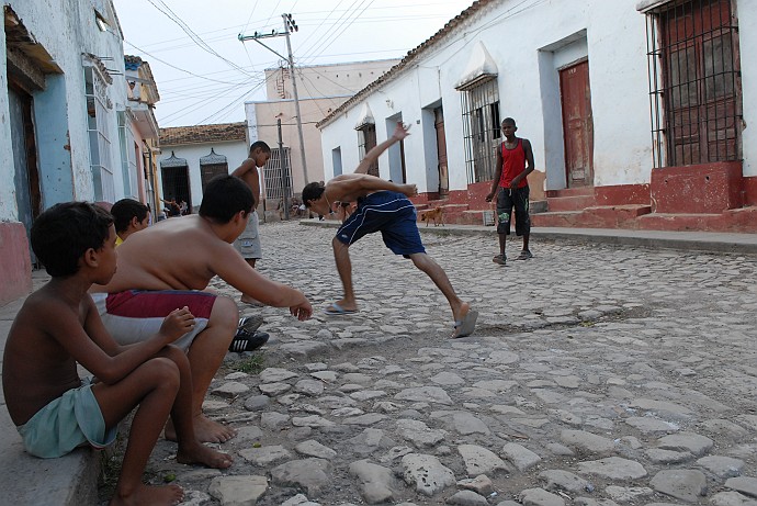 Ragazzi giocando - Fotografia di Trinidad - Cuba 2010