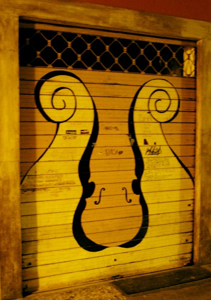 Violino - Murales di Bologna
